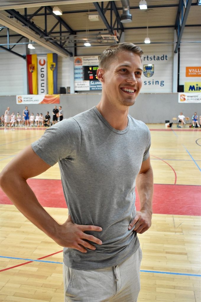 18.06.2019 - Im Heimaturlaub hat Thomas Klepeisz auch beim wu18-Team in seinem früheren 